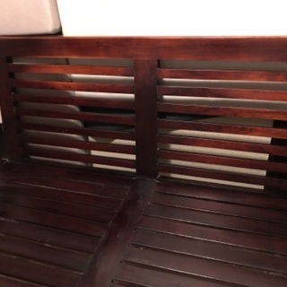 年季の入った2人掛けチェアーの画像