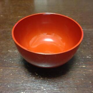 うさぎが可愛く飛び回るおわん
