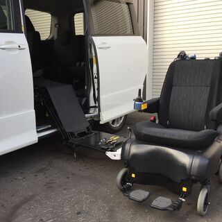 【コミコミ価格】トヨタ　ヴォクシー　ZS　電動ウェルチェア　サイドリフトアップ　両側パワースライド　プッシュスタート　スマートキー　ウィンカーミラー　オートライト　バックカメラ　ETC　車検R4年3月 ♪5362の画像