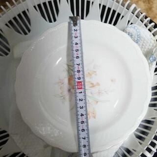 日東陶器の花柄が全て違う19センチ直径2センチ深さ5枚ですの画像