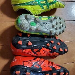 アシックス22cm　アディダス22.5cm　スパイクの画像