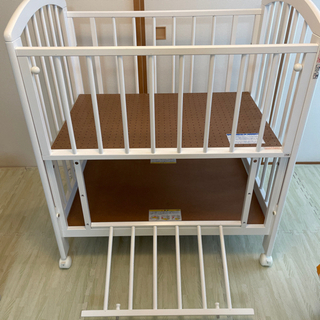 美品❗️KATOJI ベビーベッドミニ　ホワイト 60×90の画像