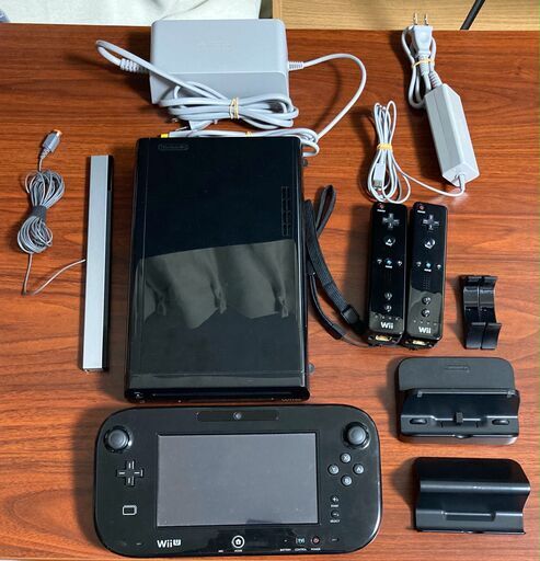 任天堂 Wii U 本体 (プレミアムセット 32GB、クロ)＋リモコン、ヌンチャク、クラシックコントローラPRO、モーションプラス