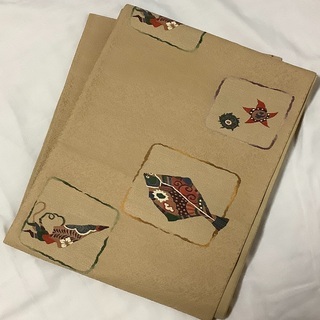 着物 帯 袋帯 さかな君 ベージュの画像