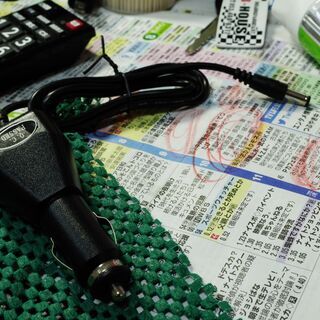 ほぼ未使用　車載充電器とACアダプター（白の油性マーカーで書き込...