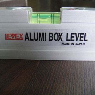 セール中につき、通常特価2,178円より20％引きの1,742円!　LEVEXアルミボックスレベル　マグネット付き300㎜　日本製　水平器の画像
