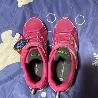 女の子用の靴新品の画像