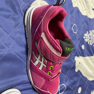 女の子用の靴新品の画像