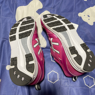 女の子用の靴新品の画像