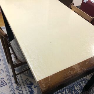 大理石テーブル