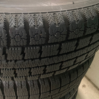 中古品スタッドレスタイヤ(155/65 R14)の画像