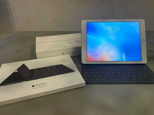 成約済み：iPad Pro 9.7インチ 256GB wifiモデル + Smart Keyboard付