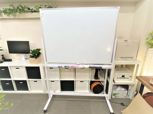 1200幅のホワイトボード片面　脚付き