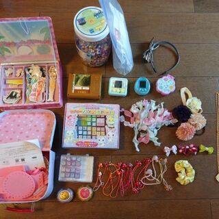 リカちゃん等女の子のおもちゃセットの画像