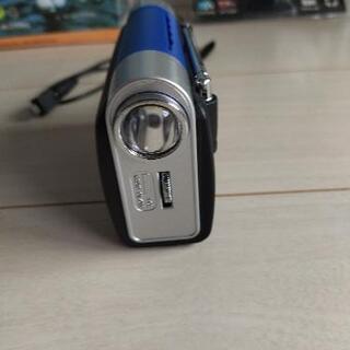 ランタン扇風機とランタンと手まわしラジオの画像