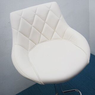 白色 カウンターチェア 使用1年程度 ① HA11の画像