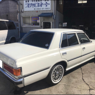 トヨタ クラウンセダン 2.0 スーパーデラックス 新品ホワイトリボンタイヤの画像