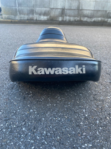 ゼファー400 タックロール　リベット　KAWASAKIロゴ入り
