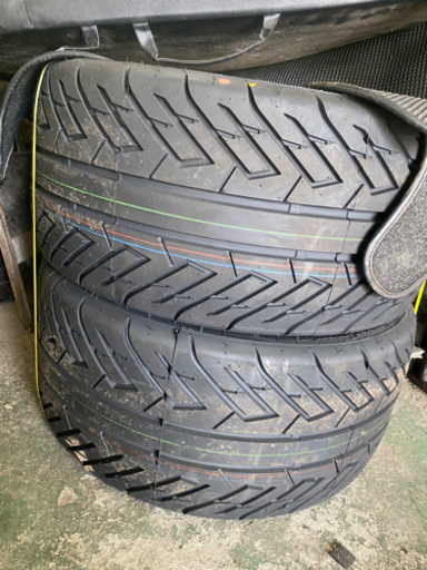 ゼクノーバ　265/35R18 雨の日のドリフトに！