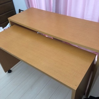 パソコンデスク。作業台等に。