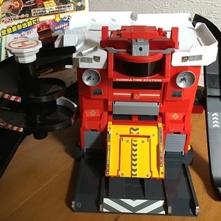 トミカ　変形ファイヤーステーション