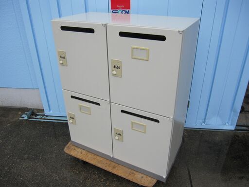 4人用パーソナルロッカー　ニューグレー　ダイヤル錠