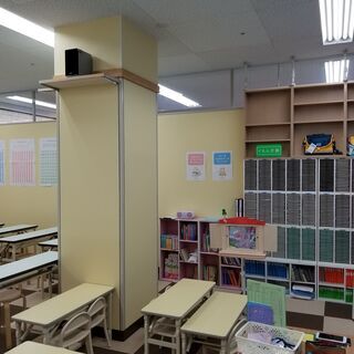 公文式教室の備品一式（学習机・椅子、教材棚、その他）