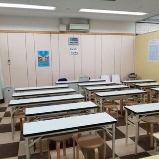 公文式教室の備品一式（学習机・椅子、教材棚、その他）
