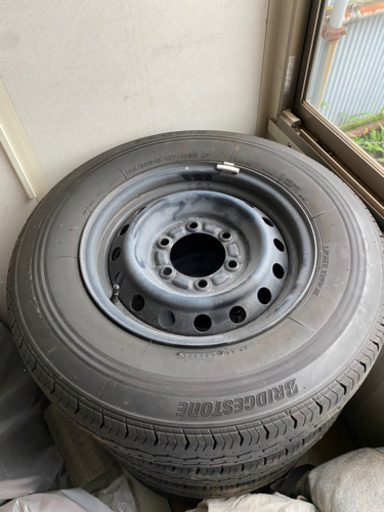 ハイエース　純正ホイール　タイヤセット　4本セット　ほぼ新車外し　直接のみ