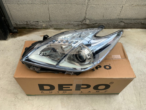 トヨタ　プリウス 30 前期　ヘッドライト　左側