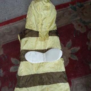 中型犬用 ミツバチレインコート 穴汚れあり