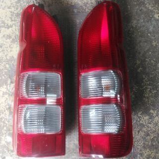【送料込・引き取り大歓迎】　トヨタ　ハイエース純正テールランプ　...