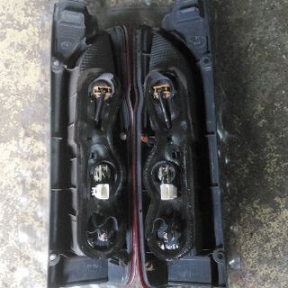 【送料込・引き取り大歓迎】　トヨタ　ハイエース純正テールランプ　《左右セット　200系》の画像