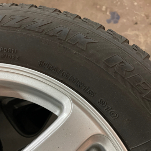 ウィッシュ　アルミセット　スタッドレス