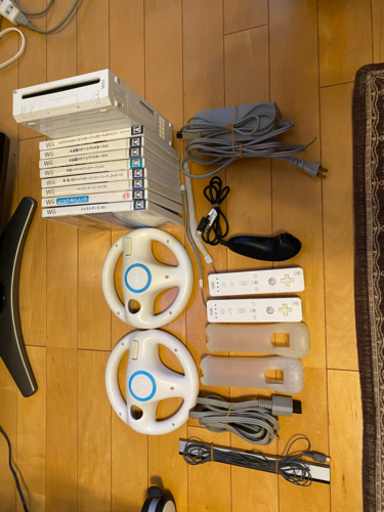 任天堂　Wii  本体、コントローラー、ソフト