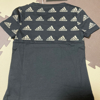 新品タグ付✨adidas✨定価2,739円✨120サイズ✨子供服✨Tシャツの画像