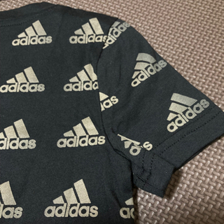新品タグ付✨adidas✨定価2,739円✨120サイズ✨子供服✨Tシャツの画像
