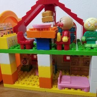 アンパンマン　おおきなパン工場とすてきなおうちブロックバケツの画像