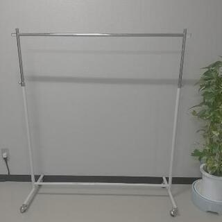 【受け渡し予定者決定】ハンガーラック、2台、コロ付きで楽々移動の画像