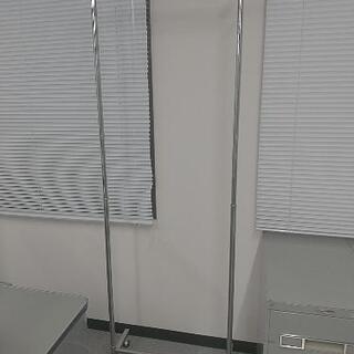 【受け渡し予定者決定】ハンガーラック、2台、コロ付きで楽々移動の画像