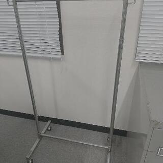 【受け渡し予定者決定】ハンガーラック、2台、コロ付きで楽々移動の画像