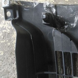 【引き取り】良好中古品　②トヨタハイエース純正フロントグリル　《200系》の画像