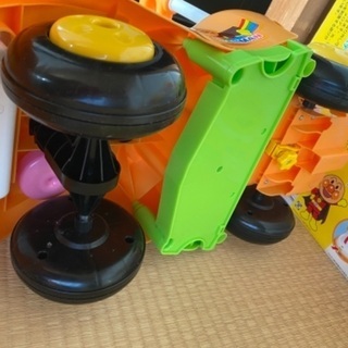 美品★アンパンマンよくばりビジーカー2の画像