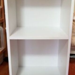 二段の白いカラーBOX 