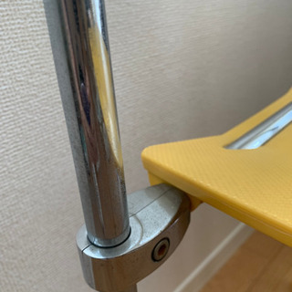 折りたためる黄色い椅子の画像