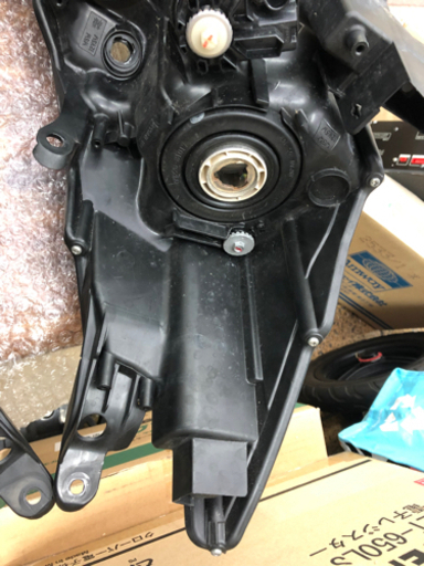 前期 ハロゲン ZVW40W プリウスα 左右ヘッドライト KOITO 47-41 打刻:２ 純正　トヨタ