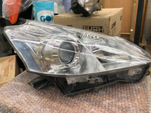 前期 ハロゲン ZVW40W プリウスα 左右ヘッドライト KOITO 47-41 打刻:２ 純正　トヨタ