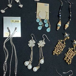 揺れるピアス 10点