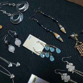 揺れるピアス 10点の画像