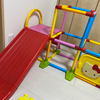 ハローキティ　ジャングルジム　滑り台